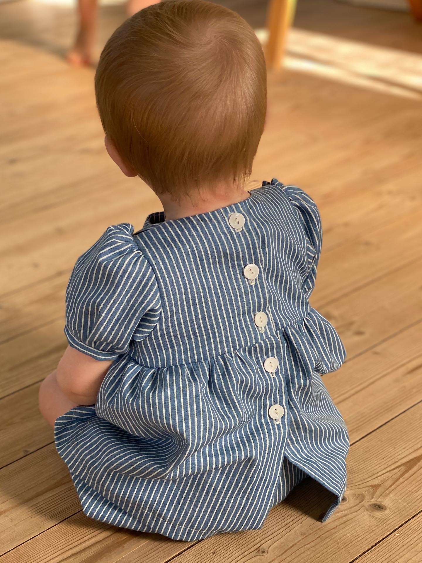 Ruthie kjole med pufærmer og bloomers