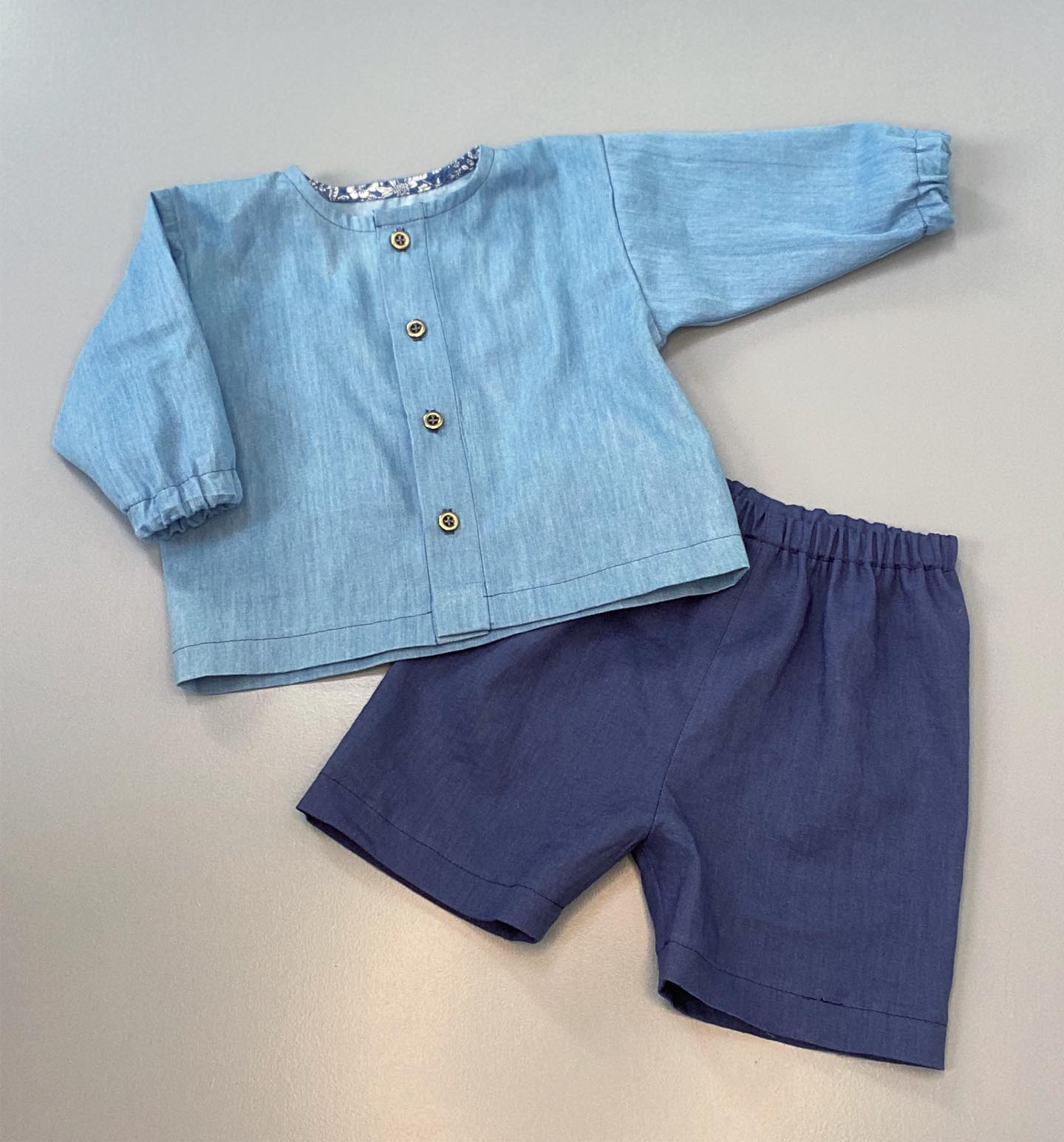 Adley buks og bluse i kort og lang Hover Image